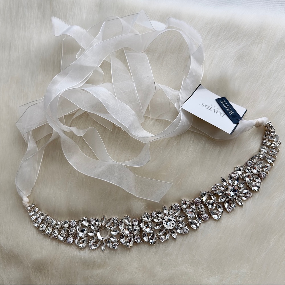 ✨New WHITE BY VERA WANG Crystal Rhinestone Floral Medallion Ribbon Bridal Sash